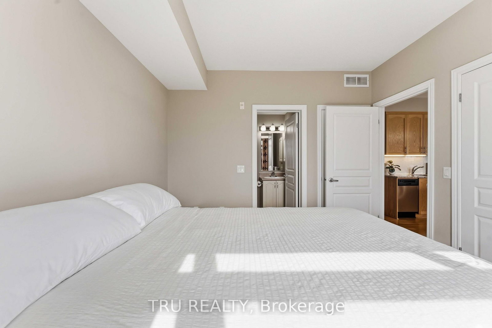 755 Beauparc Private • #301 • Ottawa, ON photo 27
