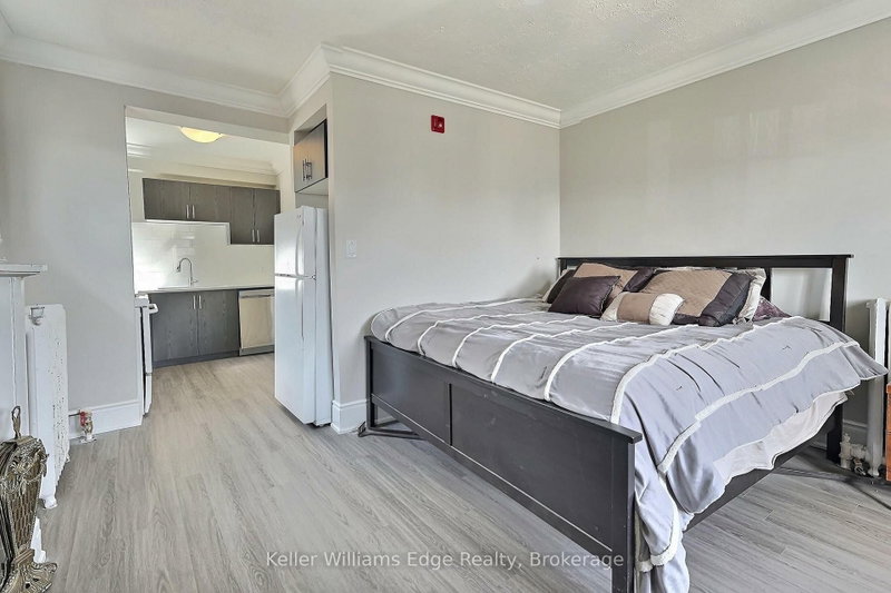 5 - 8 Tisdale Street S