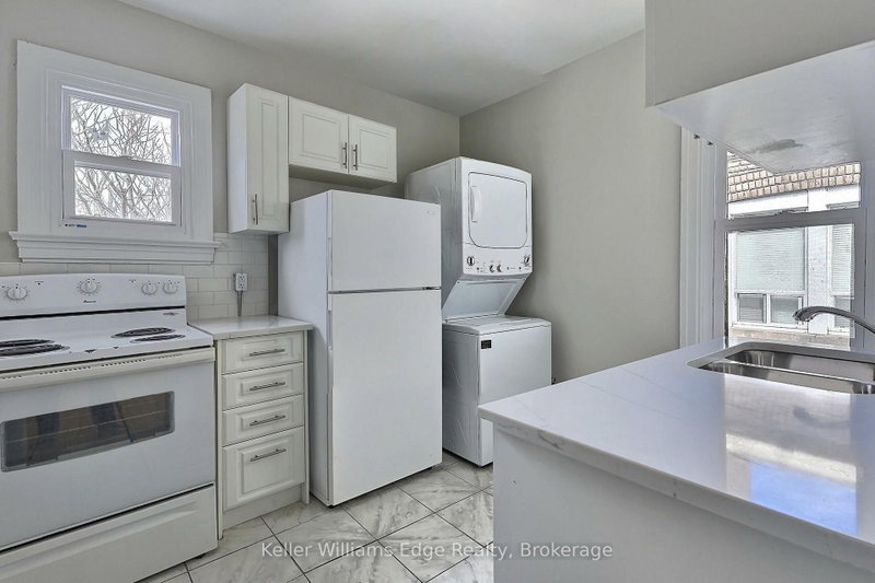 8 - 8 Tisdale Street S