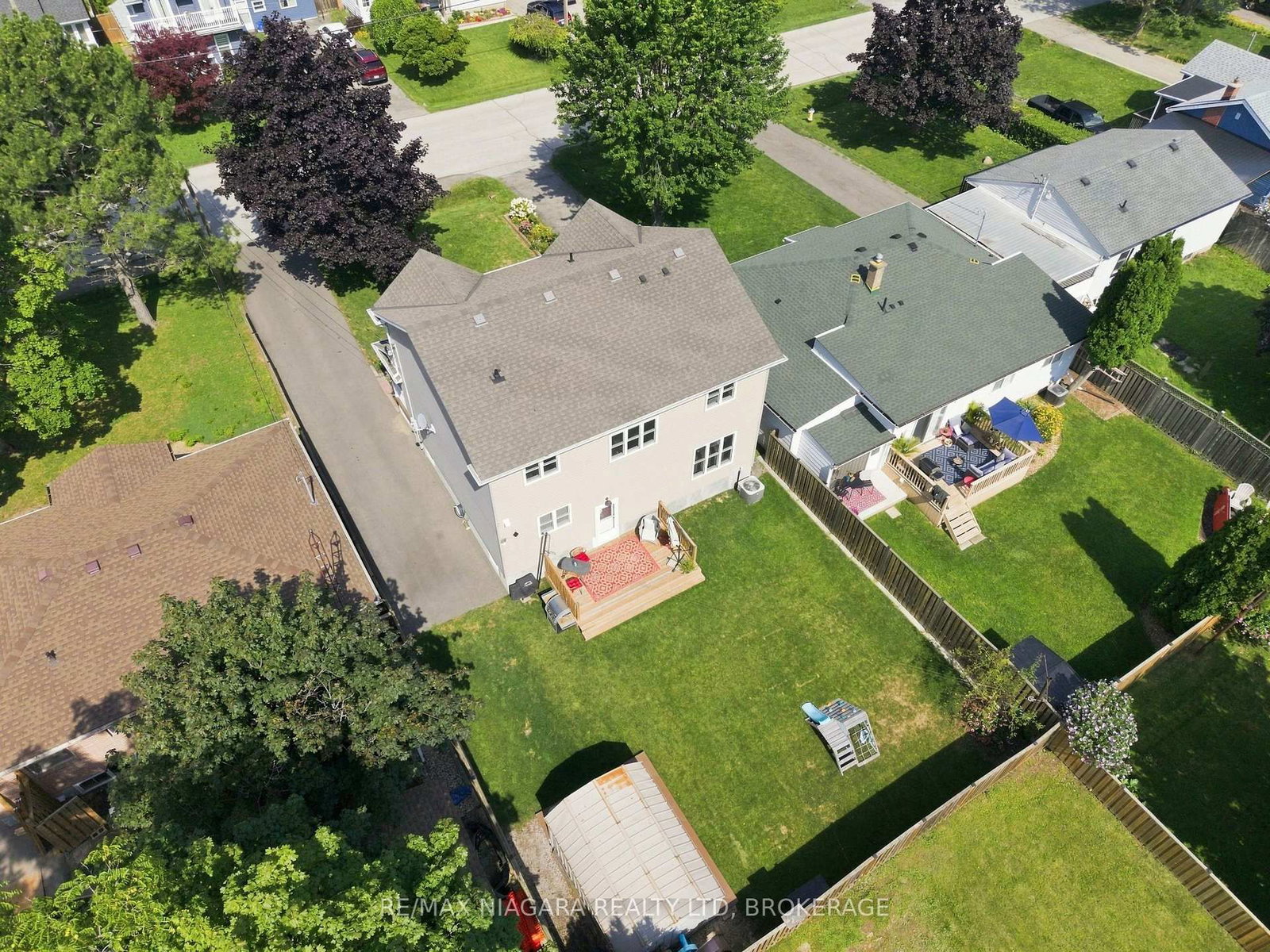 12 Lakeview Avenue • Grimsby, ON photo 38