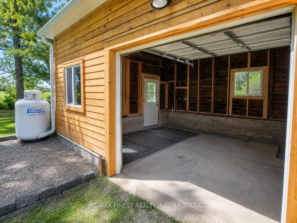 697 Warburton Road • Front of Leeds & Seeleys Bay, ON photo 25