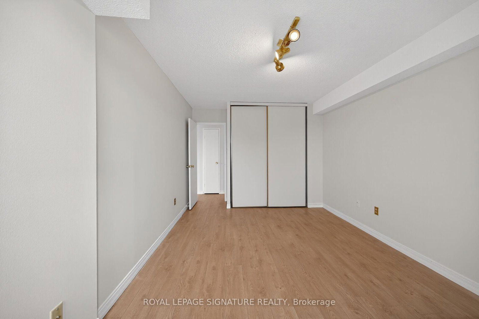 301 Frances Avenue • #907 • Hamilton, ON photo 21