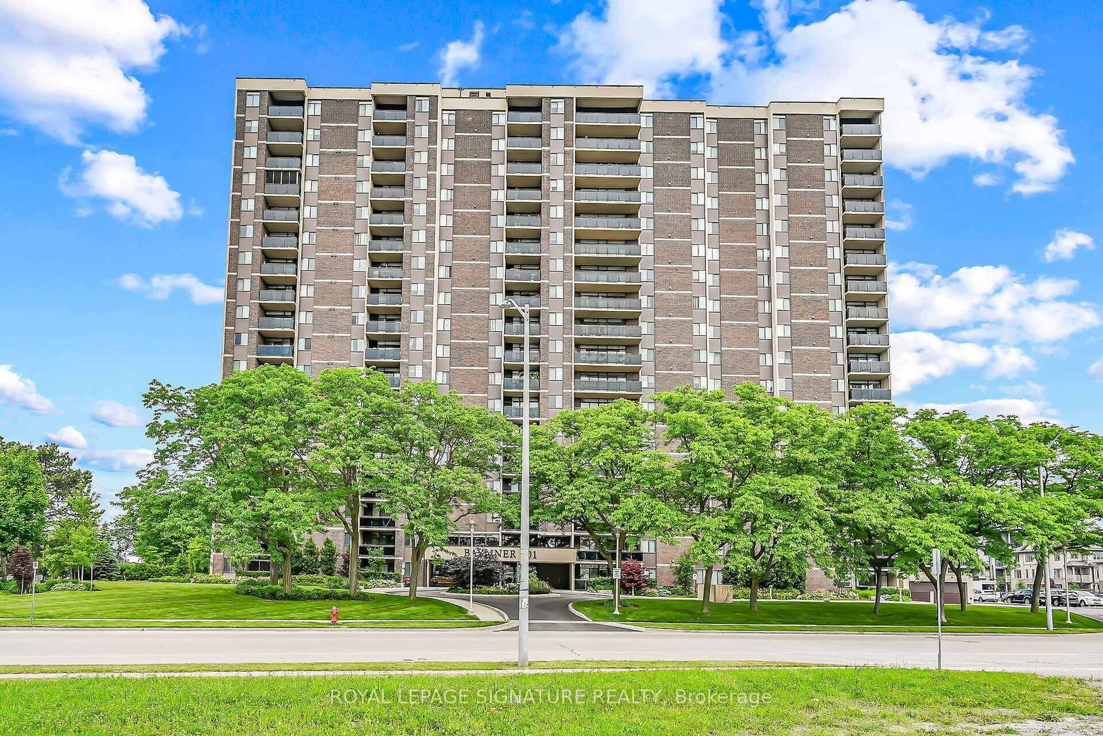 301 Frances Avenue • #907 • Hamilton, ON photo 3
