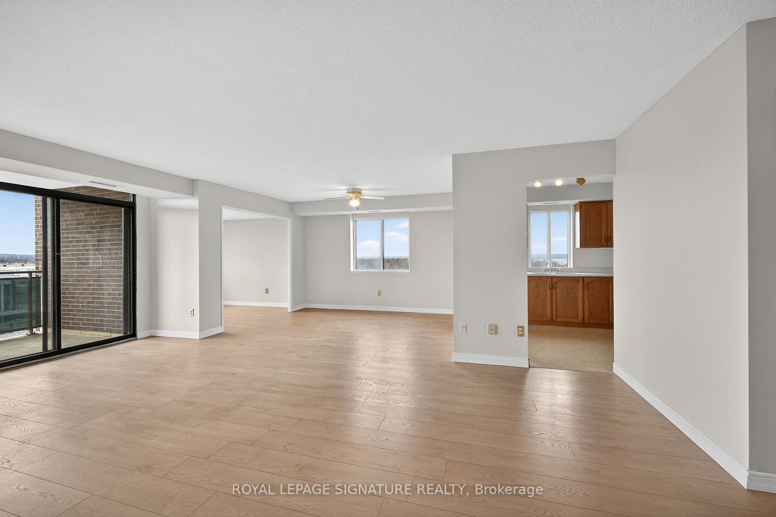 301 Frances Avenue • #907 • Hamilton, ON photo 8