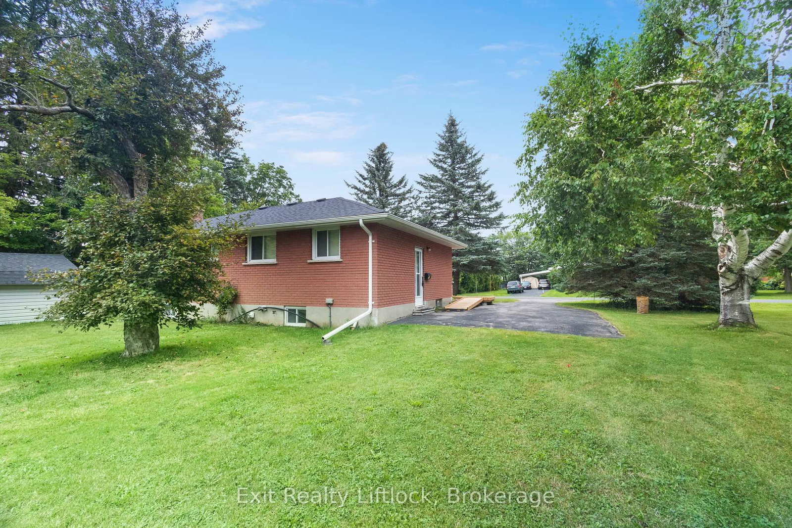 745 Baltic Drive • Selwyn, ON photo 17