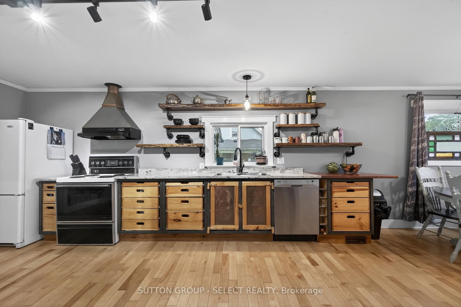 152 Elm Street • West Elgin, ON photo 10