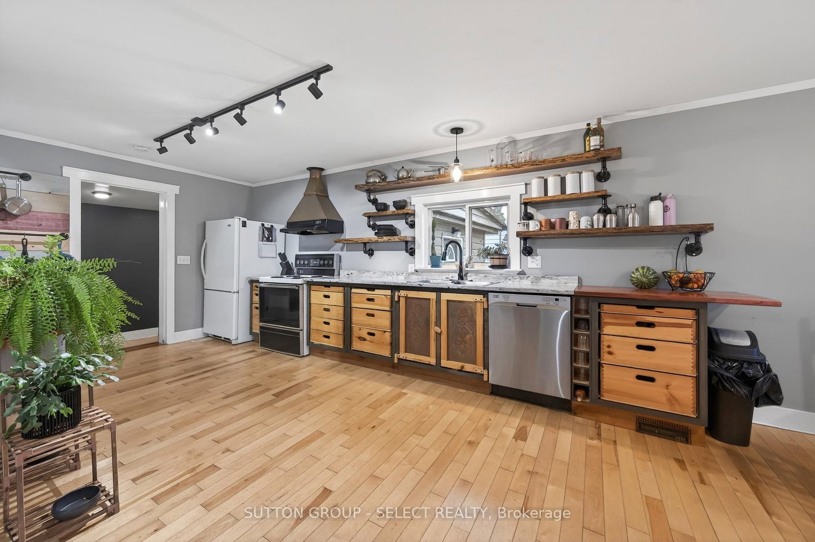 152 Elm Street • West Elgin, ON photo 11