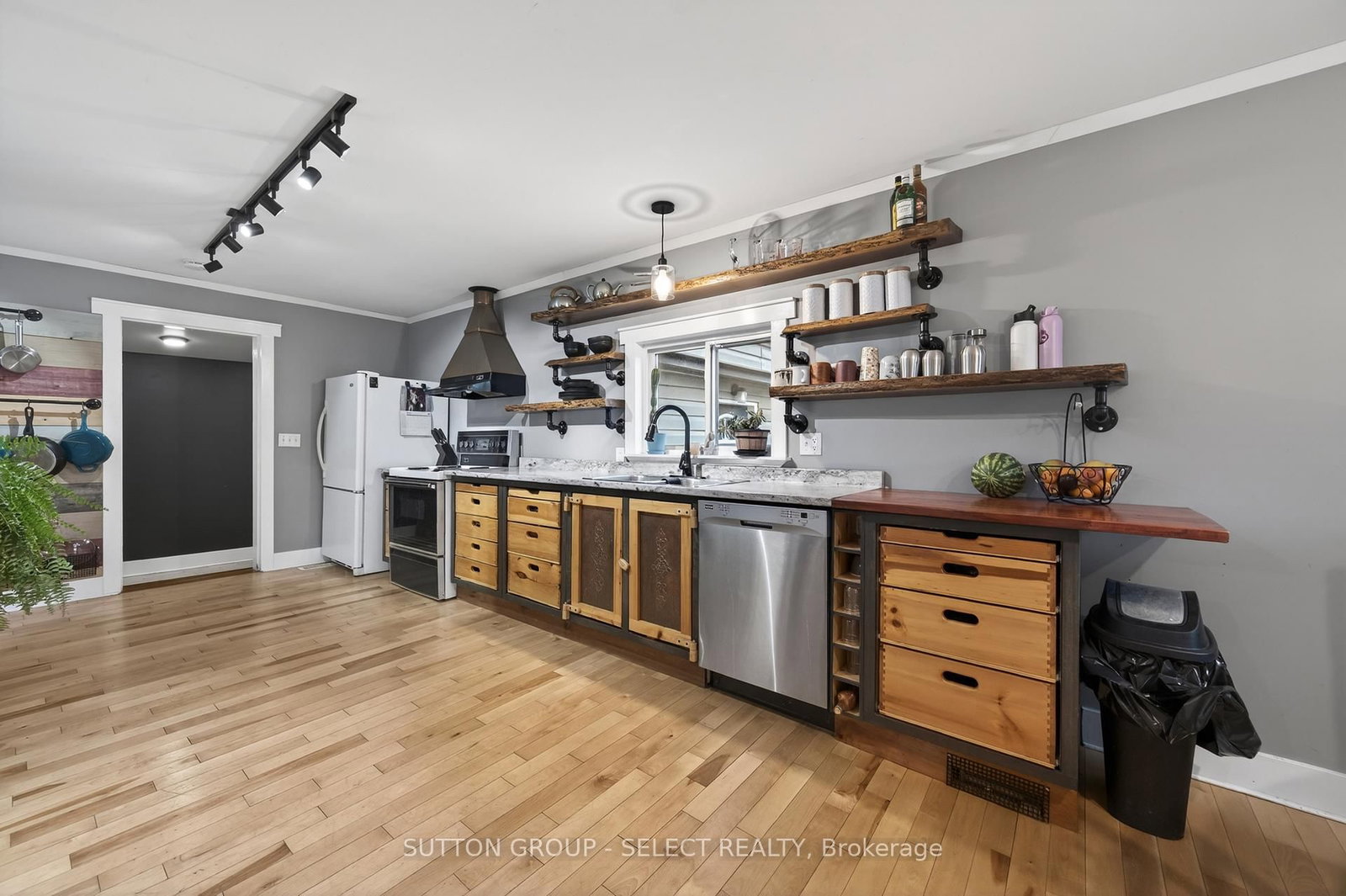 152 Elm Street • West Elgin, ON photo 9