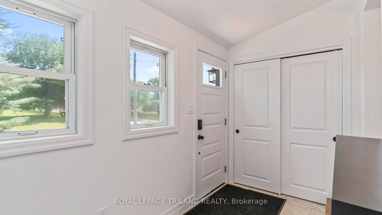 114 FAIRVIEW Avenue • St. Thomas, ON photo 5