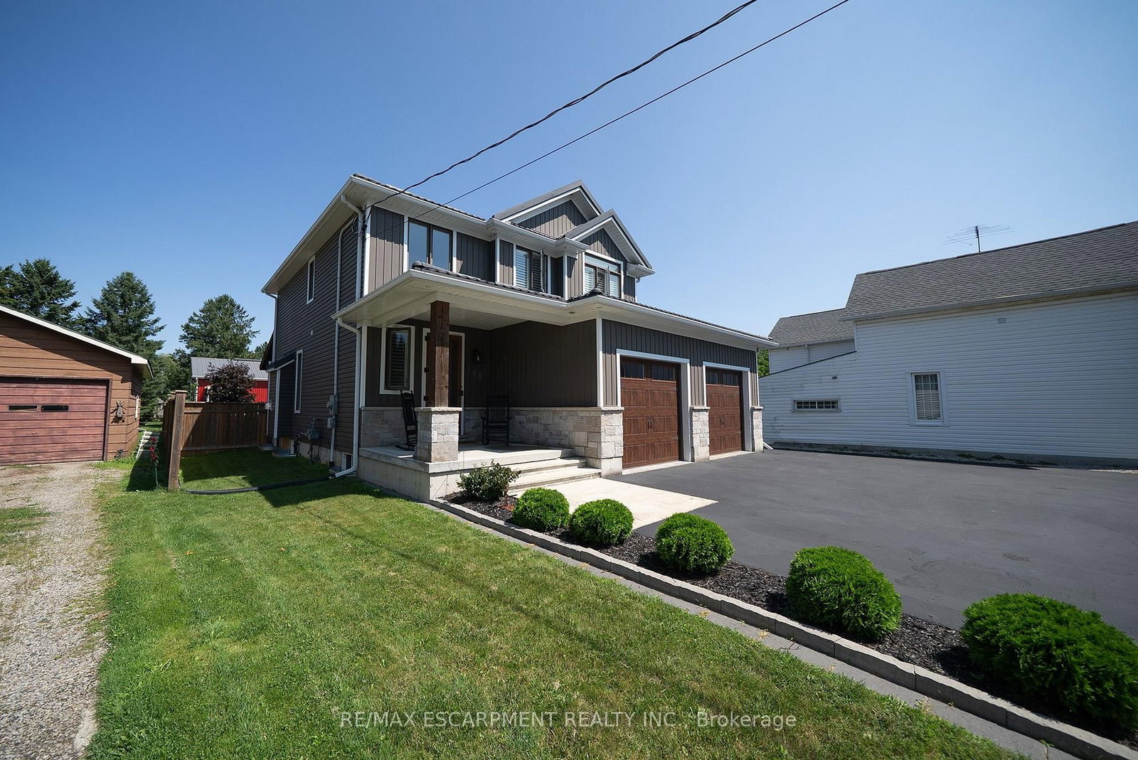 166 King Street • Brant, ON photo 2
