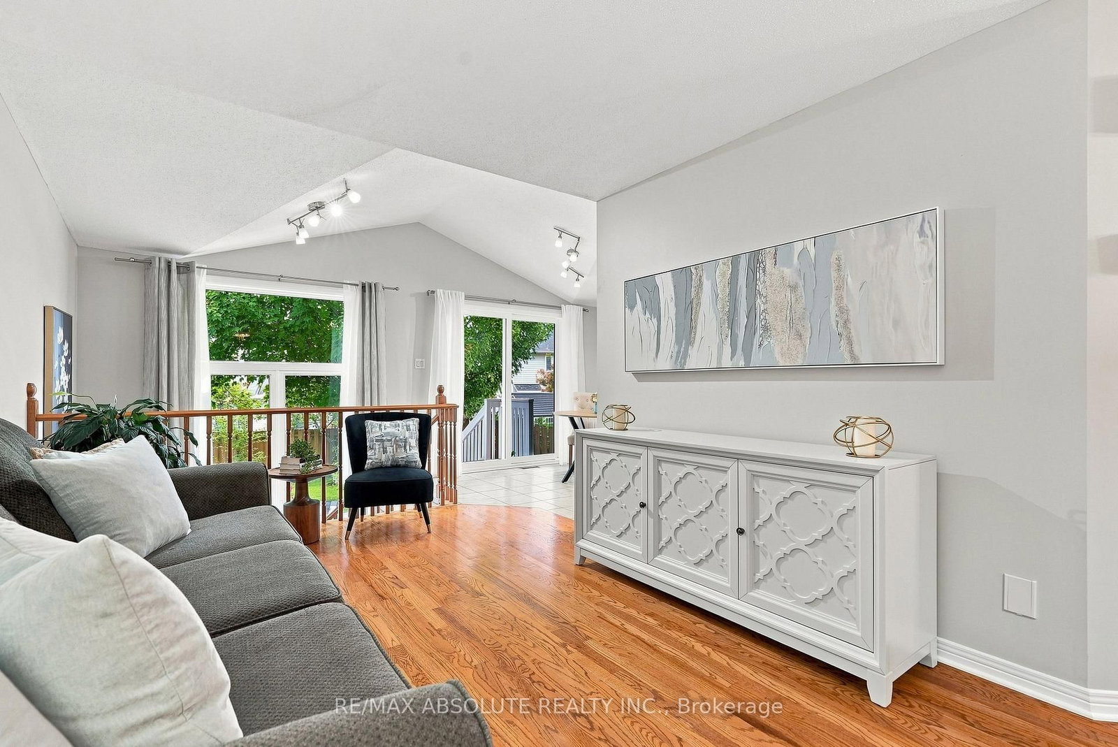 26 Milner Downs Crescent • Ottawa, ON photo 10