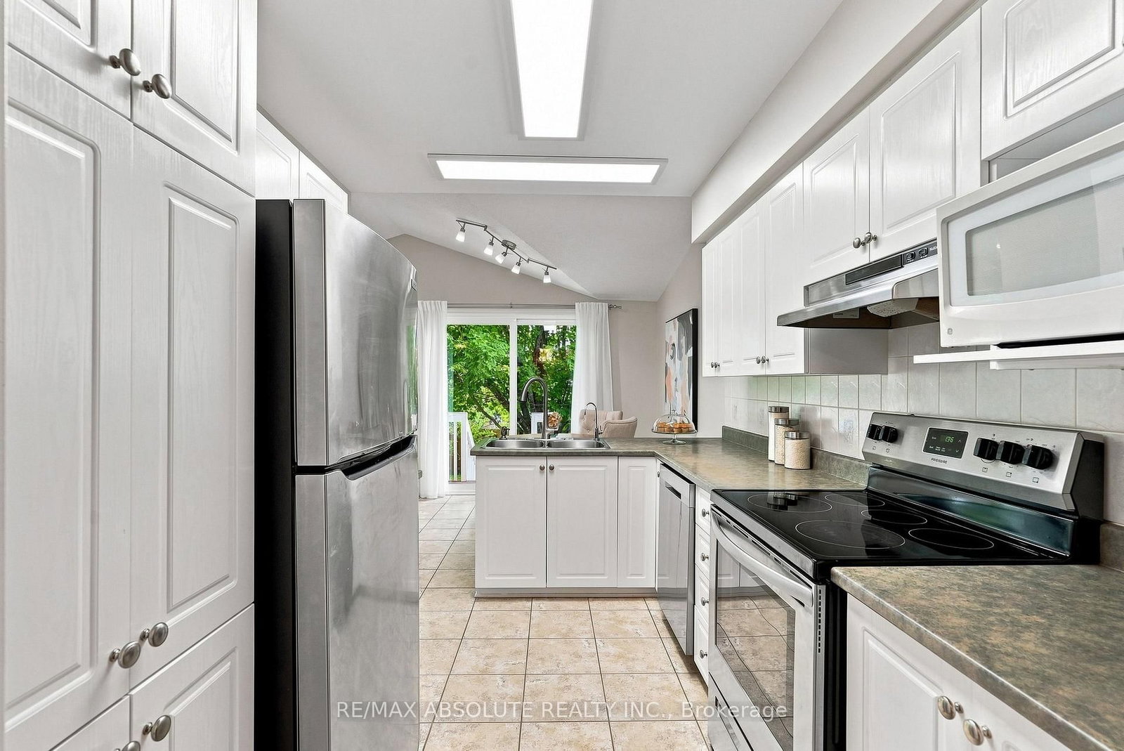 26 Milner Downs Crescent • Ottawa, ON photo 12