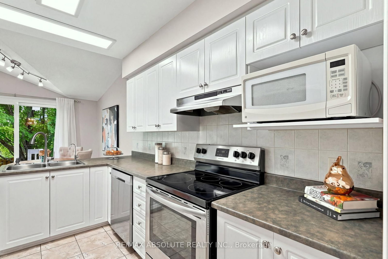 26 Milner Downs Crescent • Ottawa, ON photo 13