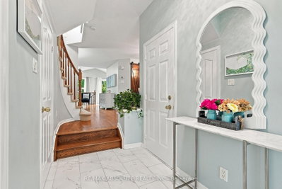 26 Milner Downs Crescent • Ottawa, ON photo 4