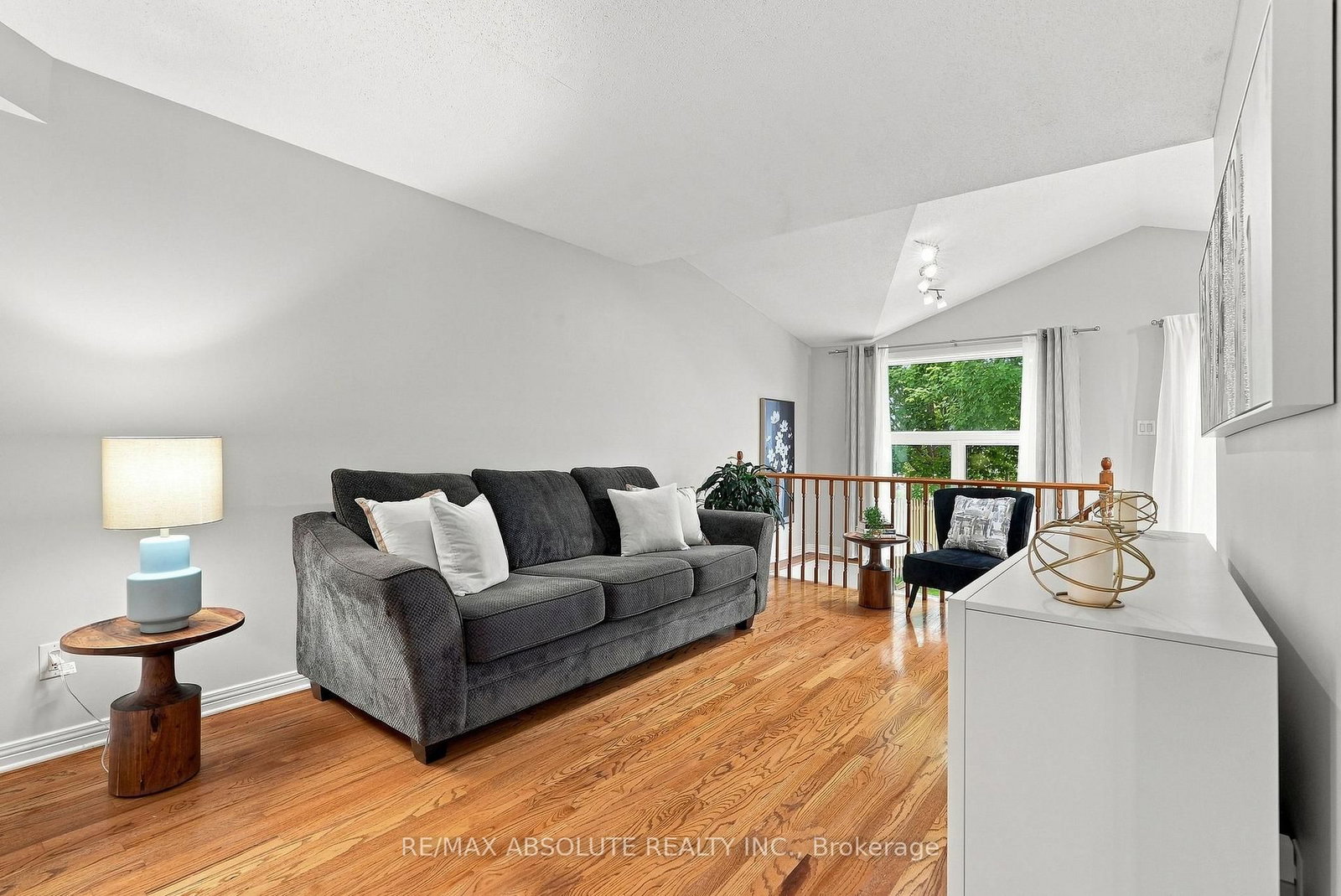 26 Milner Downs Crescent • Ottawa, ON photo 9