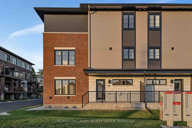 422 Rolling Meadow Crescent