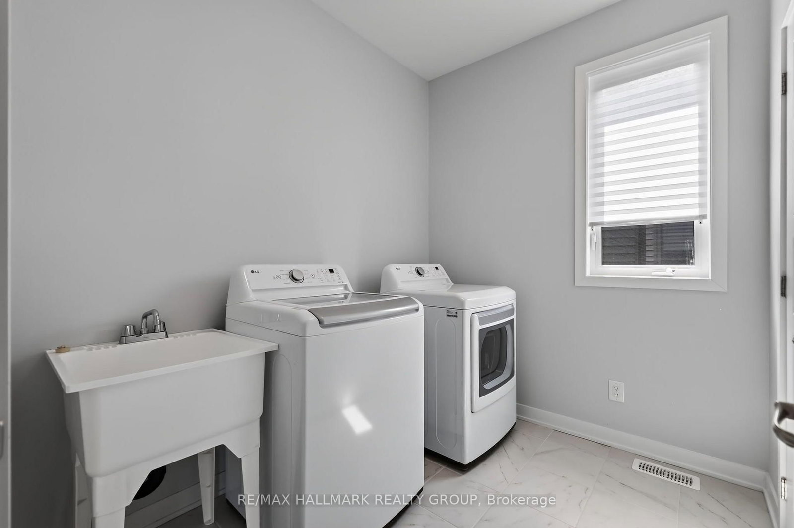 717 Fenwick Way • Ottawa, ON photo 42