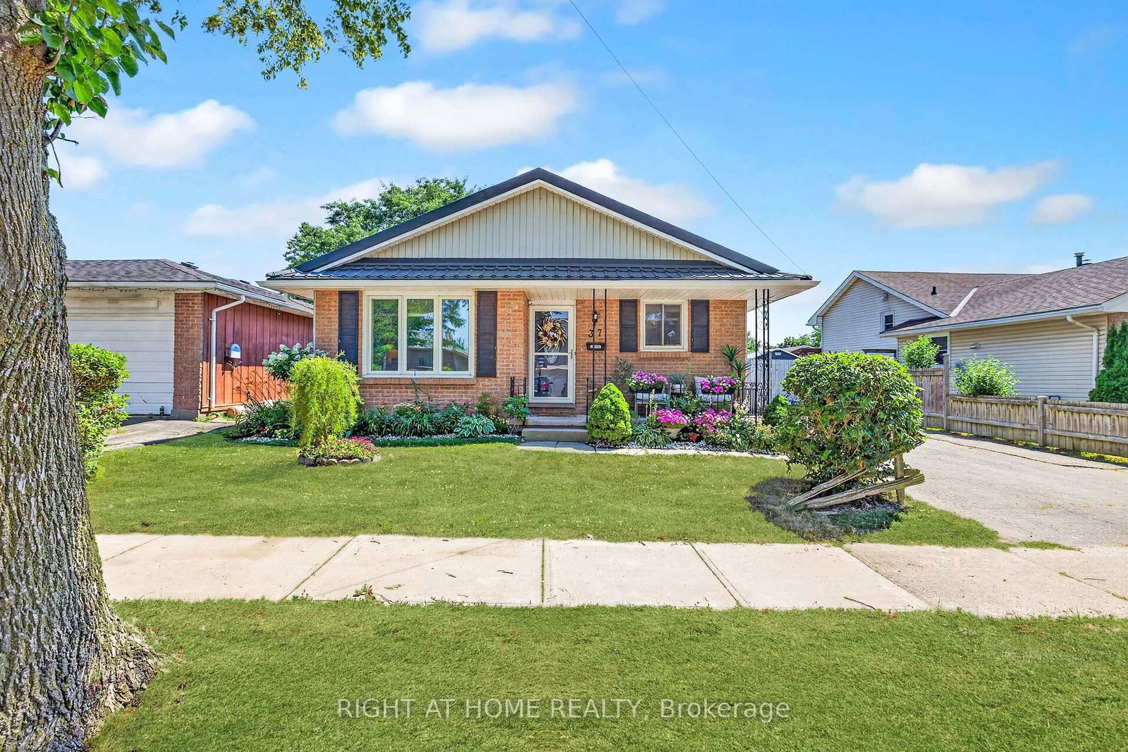 37 RENNY Crescent, London South