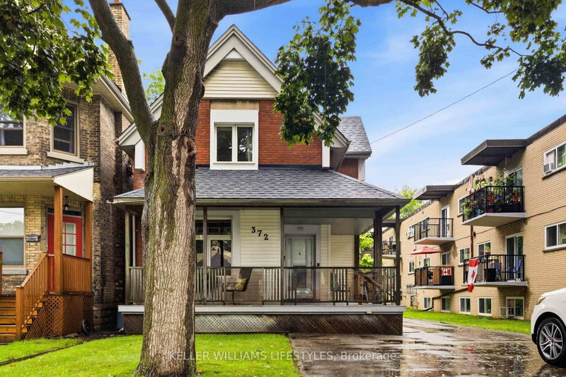 372 Simcoe Street