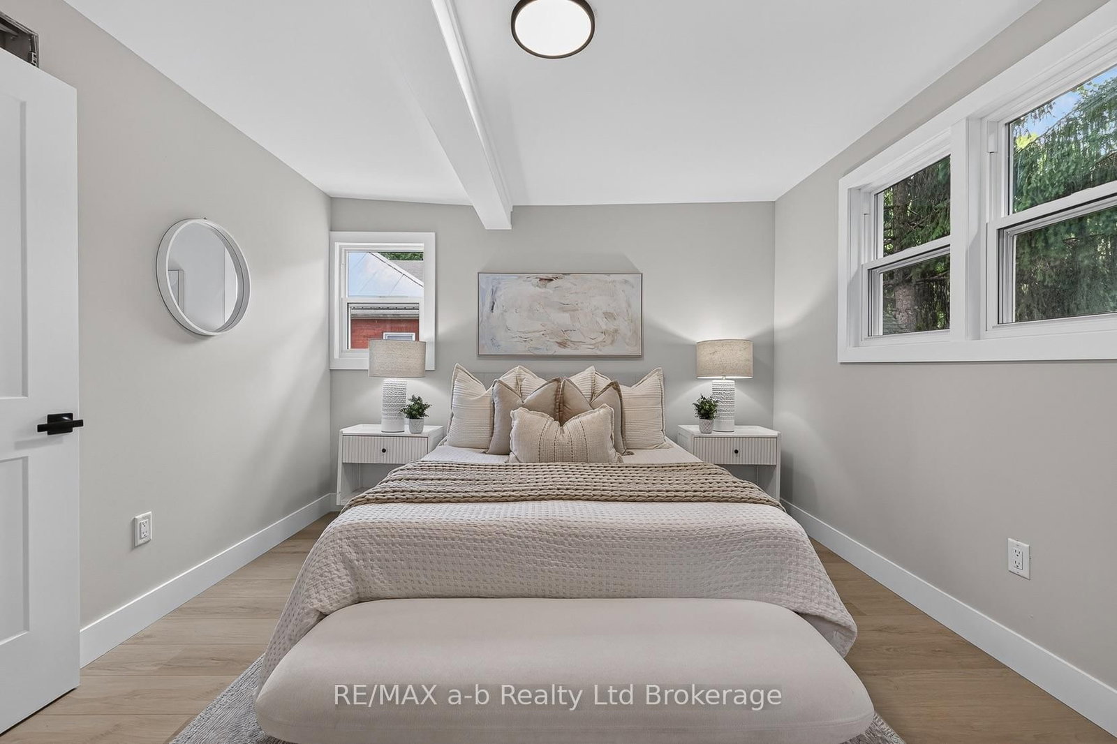 91 Winniett Street • Woodstock, ON photo 19