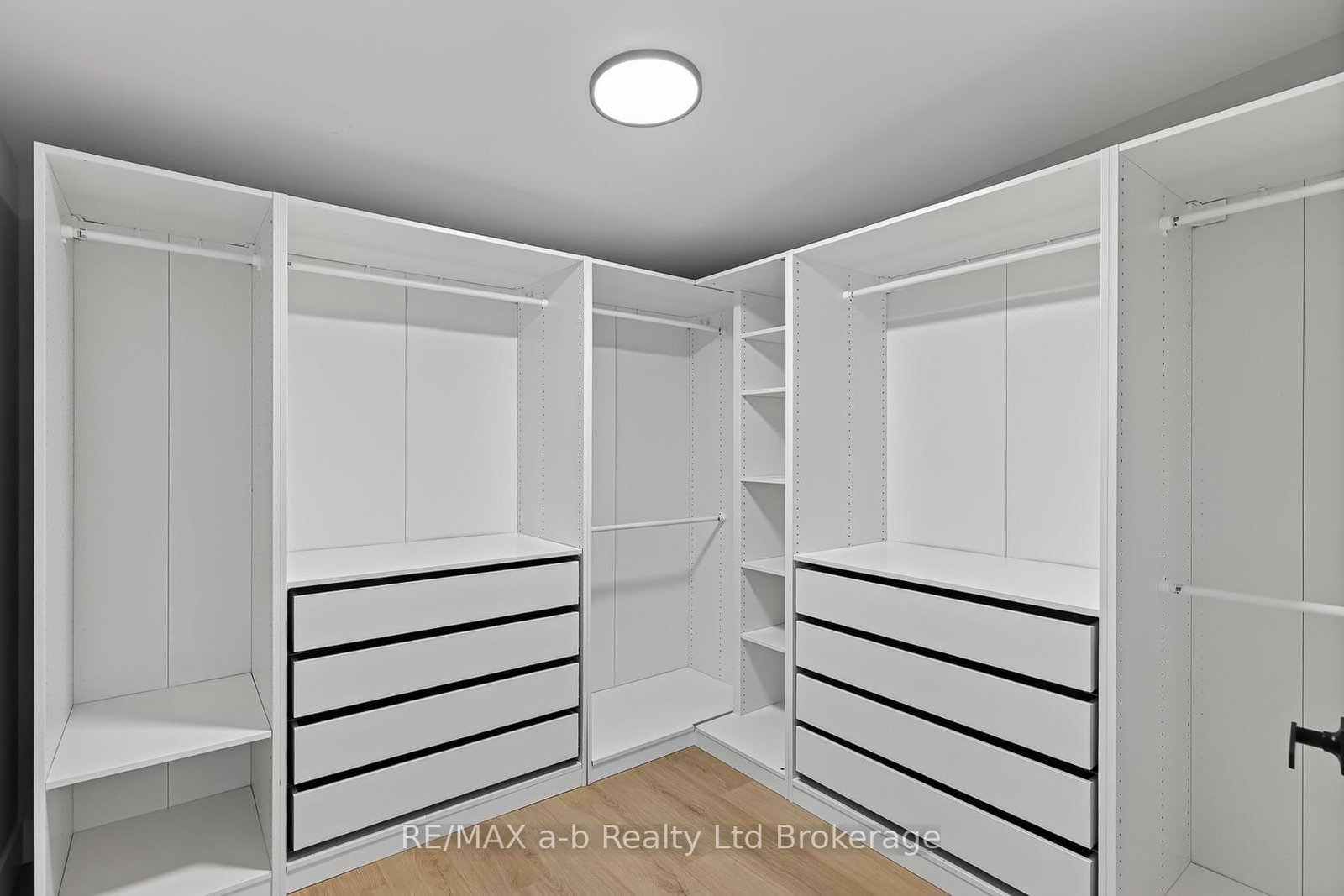 91 Winniett Street • Woodstock, ON photo 20