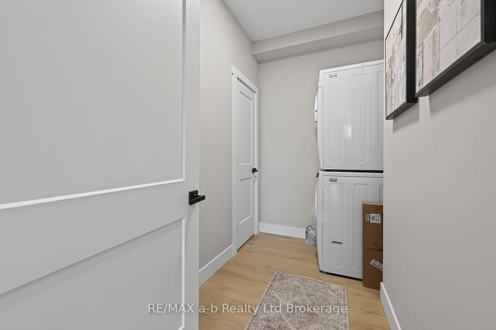 91 Winniett Street • Woodstock, ON photo 27