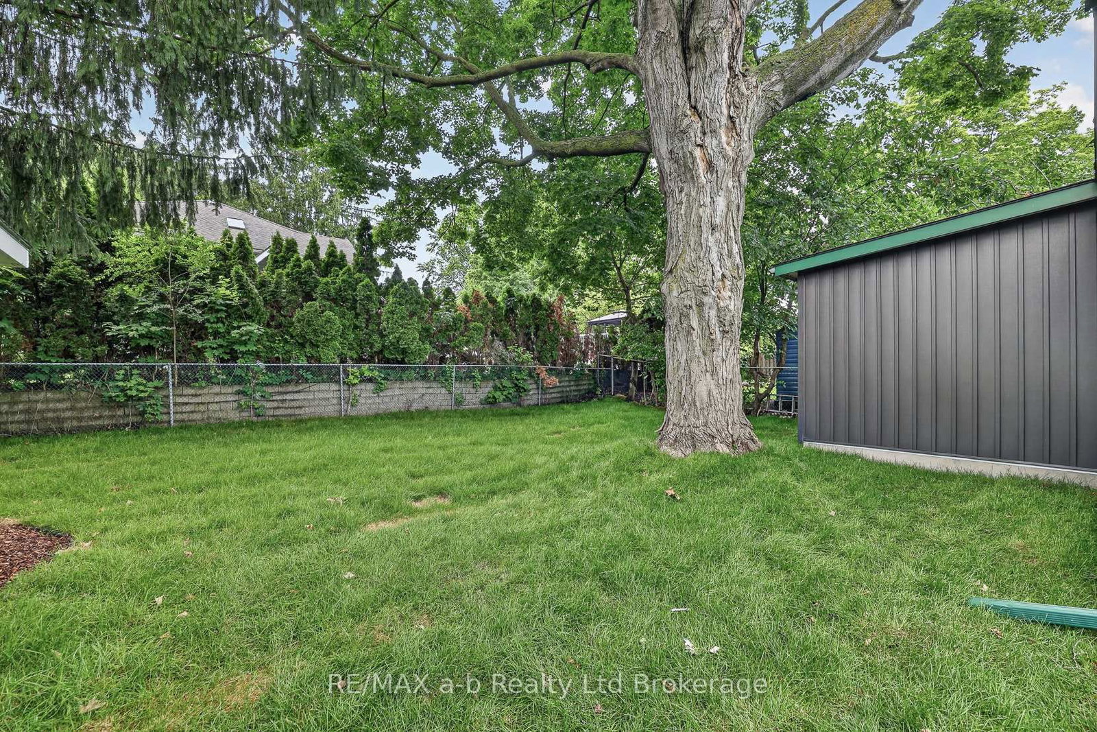 91 Winniett Street • Woodstock, ON photo 29