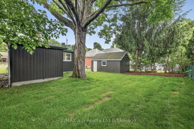 91 Winniett Street • Woodstock, ON photo 4