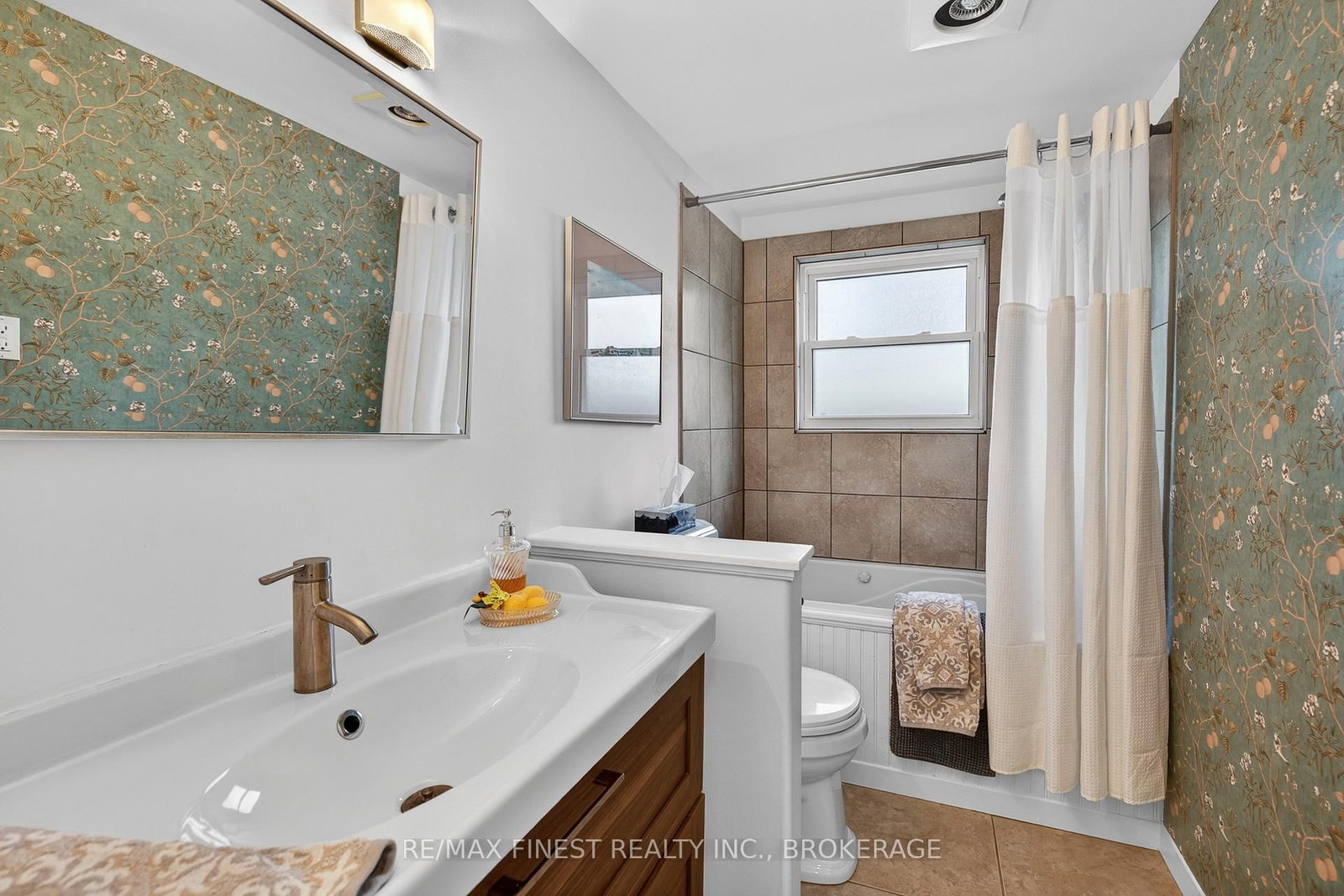 79 HICKORY Lane • Napanee, ON photo 13