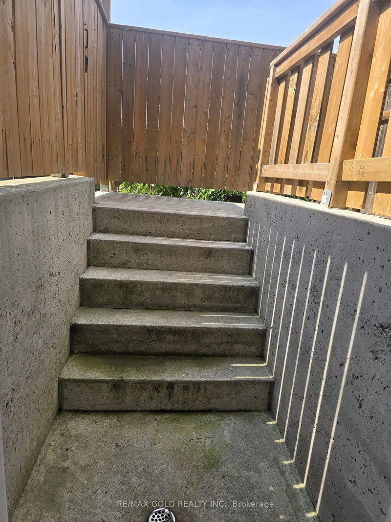 208 English Lane