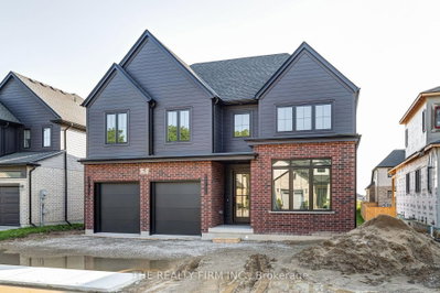 79 Royal Crescent • Southwold, ON photo 2