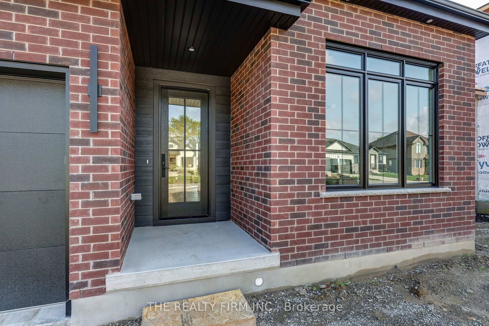 79 Royal Crescent • Southwold, ON photo 4