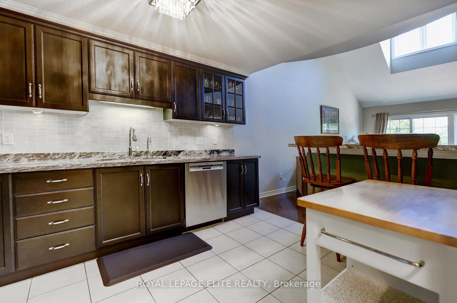 118 Lynch Circle • Guelph, ON photo 9