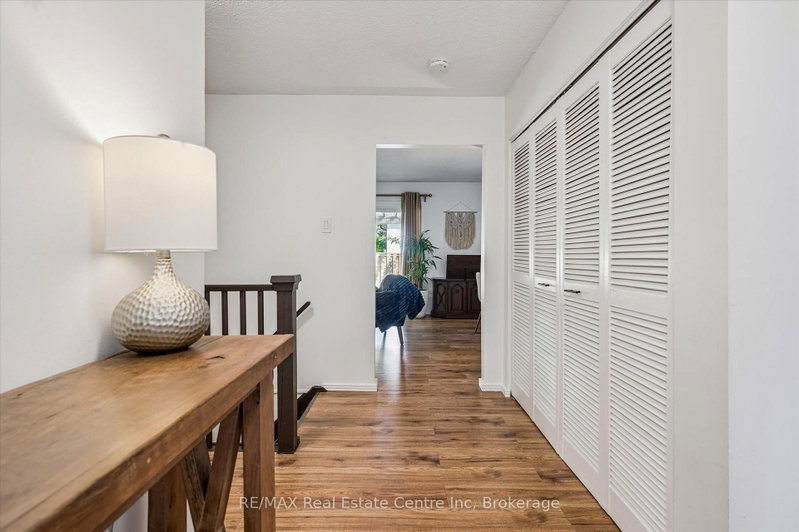 289 Garafraxa St E photo 5