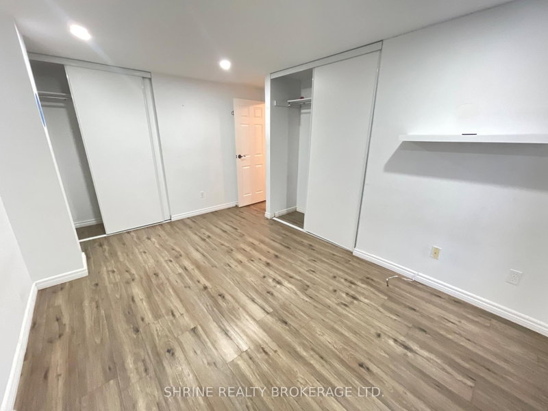 626 WHARNCLIFFE Rd S photo 4