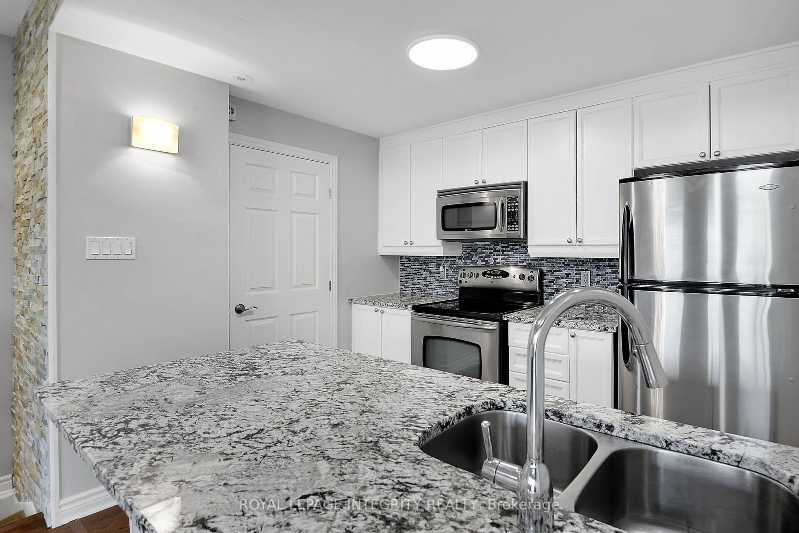 221 Crestway Drive • #J • Ottawa, ON photo 20