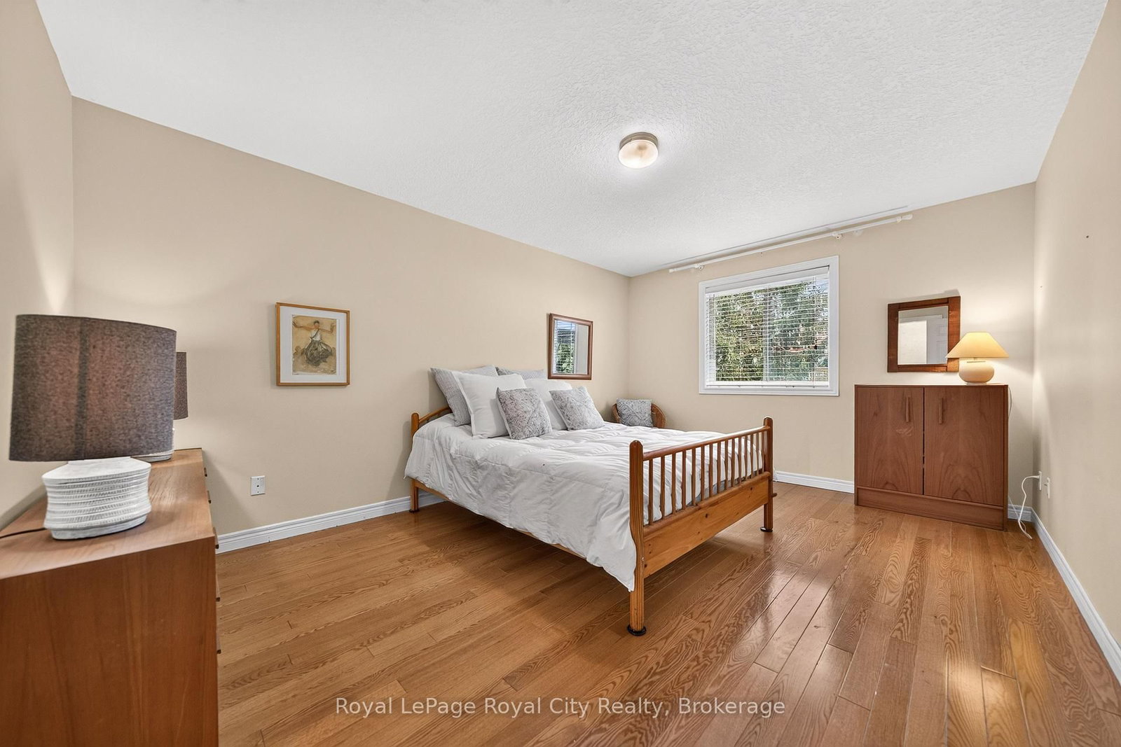 8 Whitetail Court • Guelph, ON photo 11
