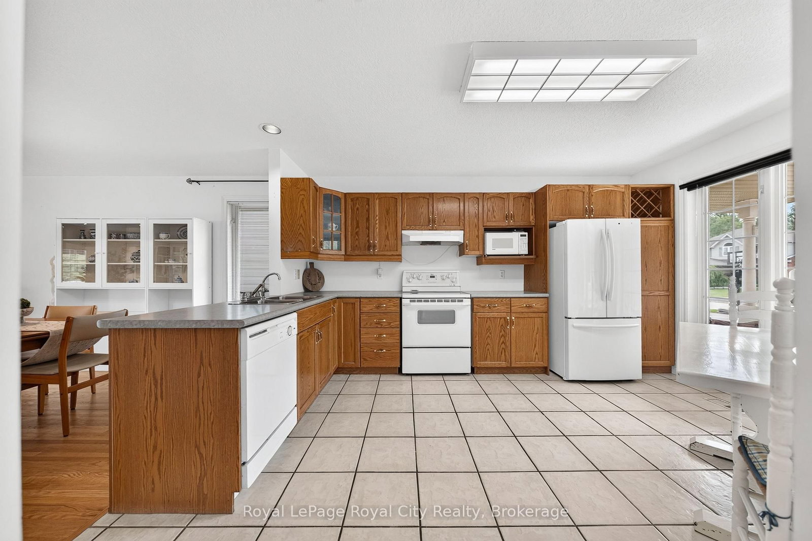8 Whitetail Court • Guelph, ON photo 4