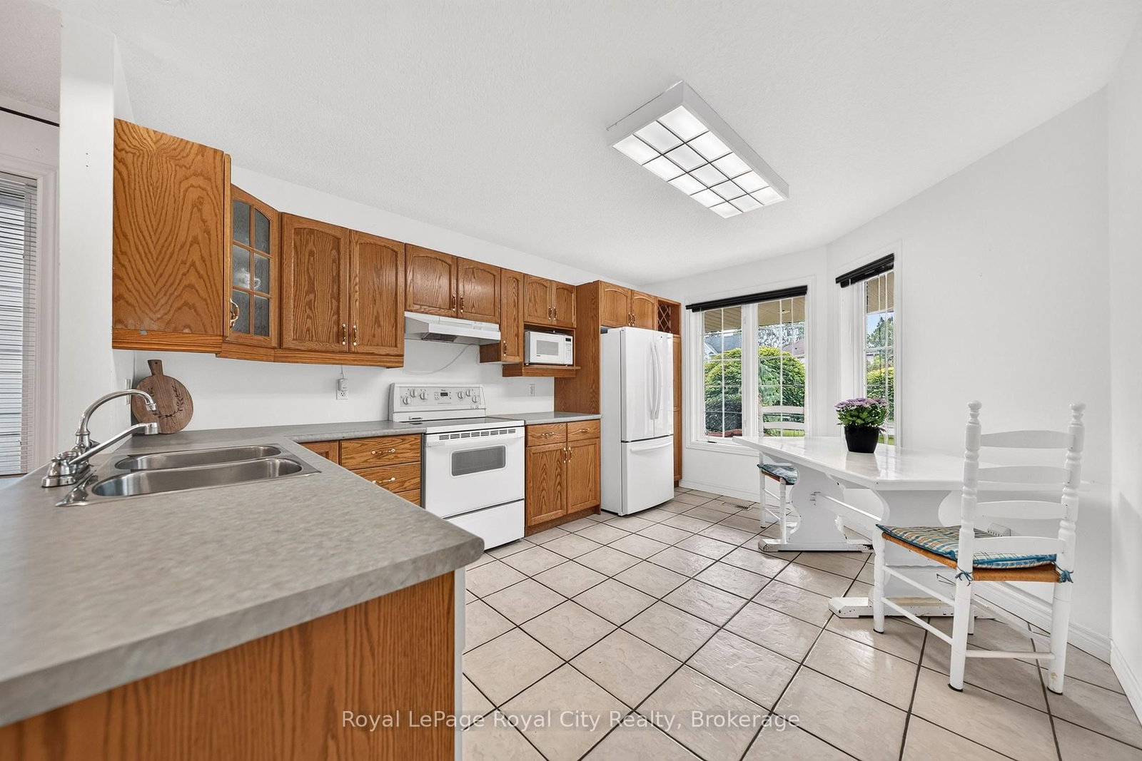 8 Whitetail Court • Guelph, ON photo 5