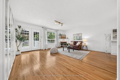 8 Whitetail Court • Guelph, ON photo 9