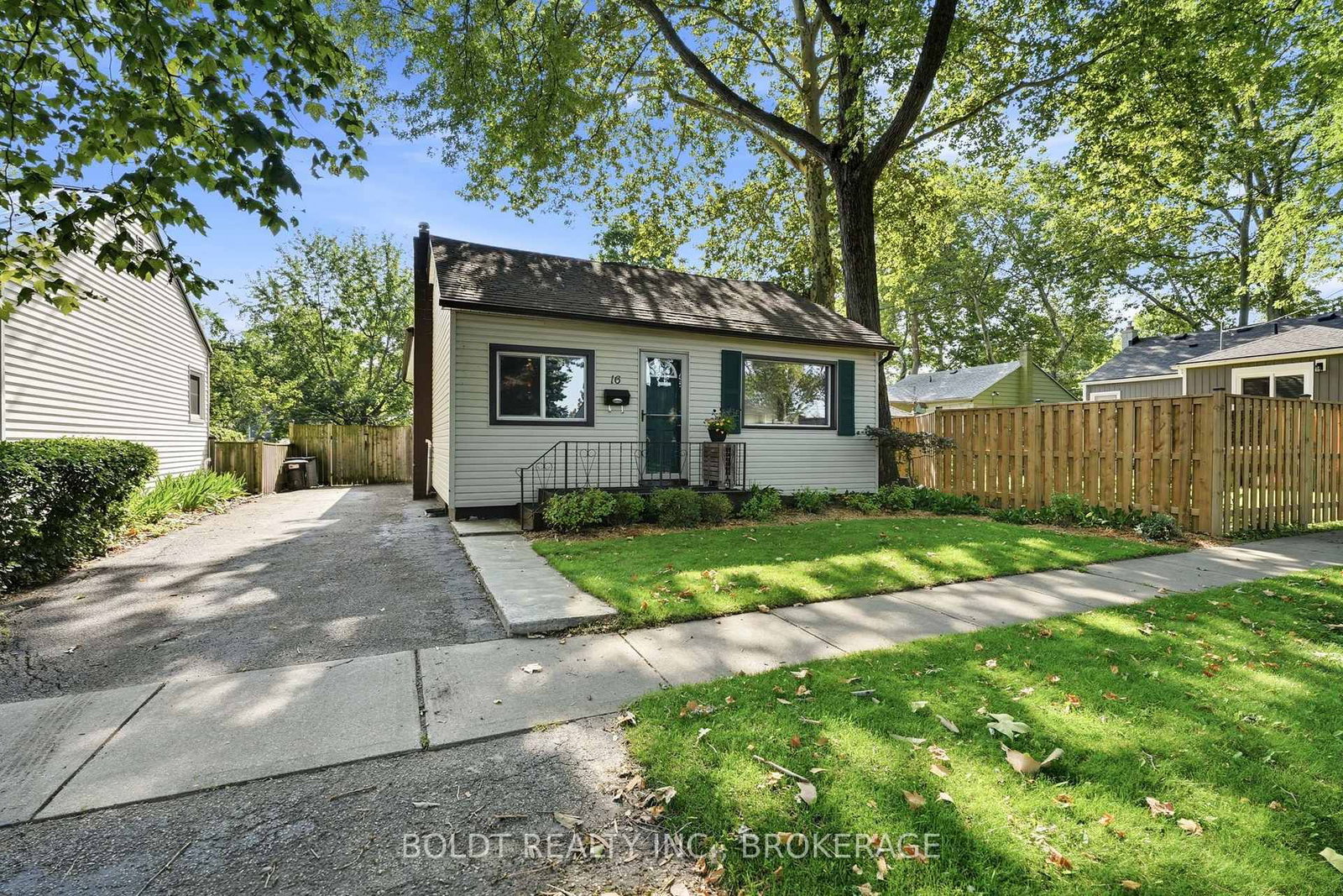 16 Longfellow Avenue • St. Catharines, ON photo 1