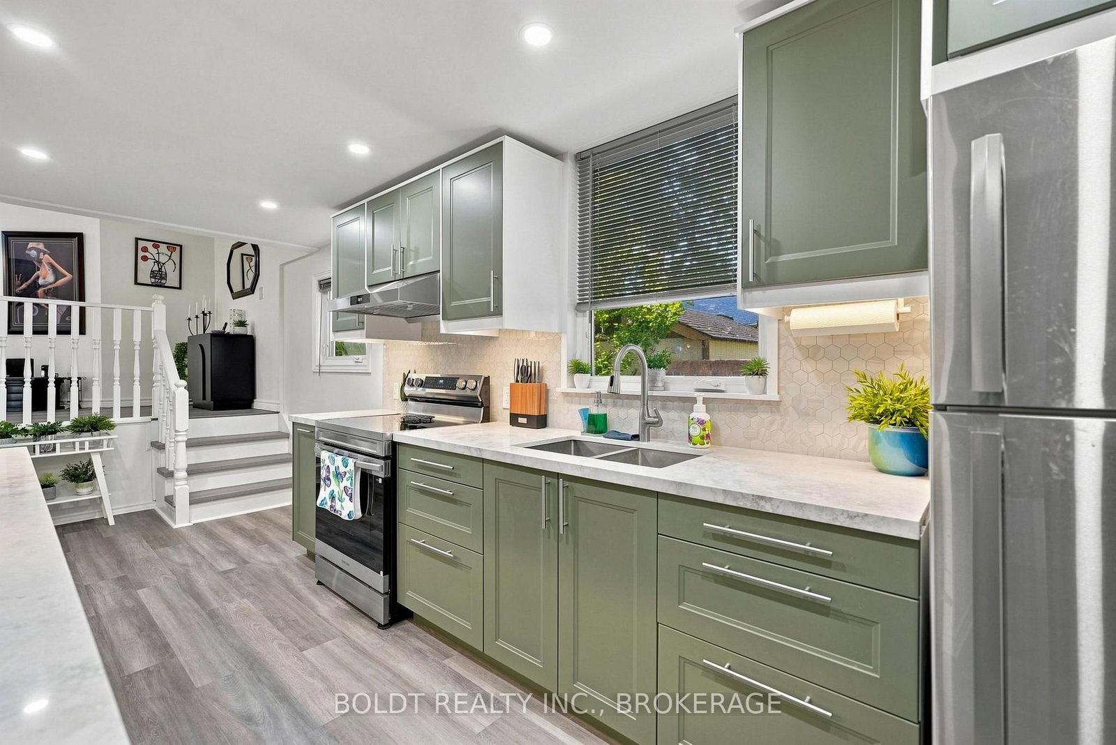 16 Longfellow Avenue • St. Catharines, ON photo 12