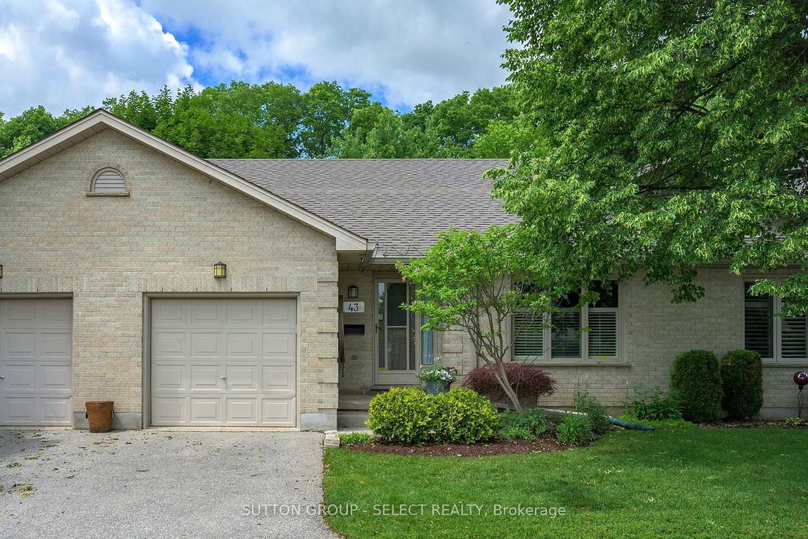 Townhouse sold at 43-99 Edgevalley Road, London East, Ontario, N5Y 5N1 - East A - MLS: X13657426