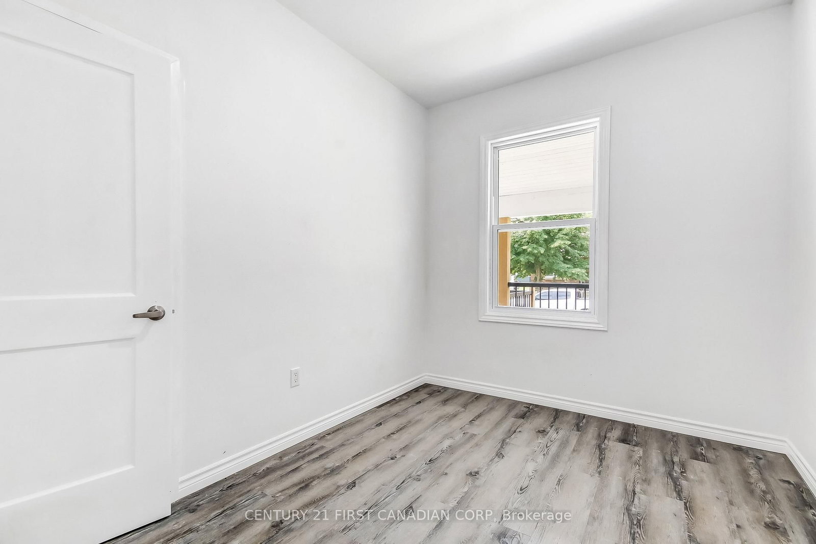 76 Chestnut Street • St. Thomas, ON photo 12