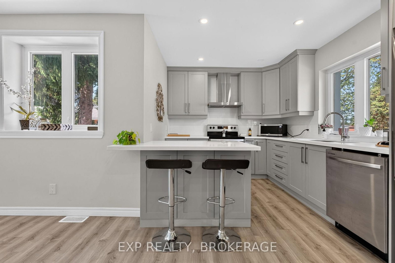 646 PORTSMOUTH Avenue • Kingston, ON photo 5