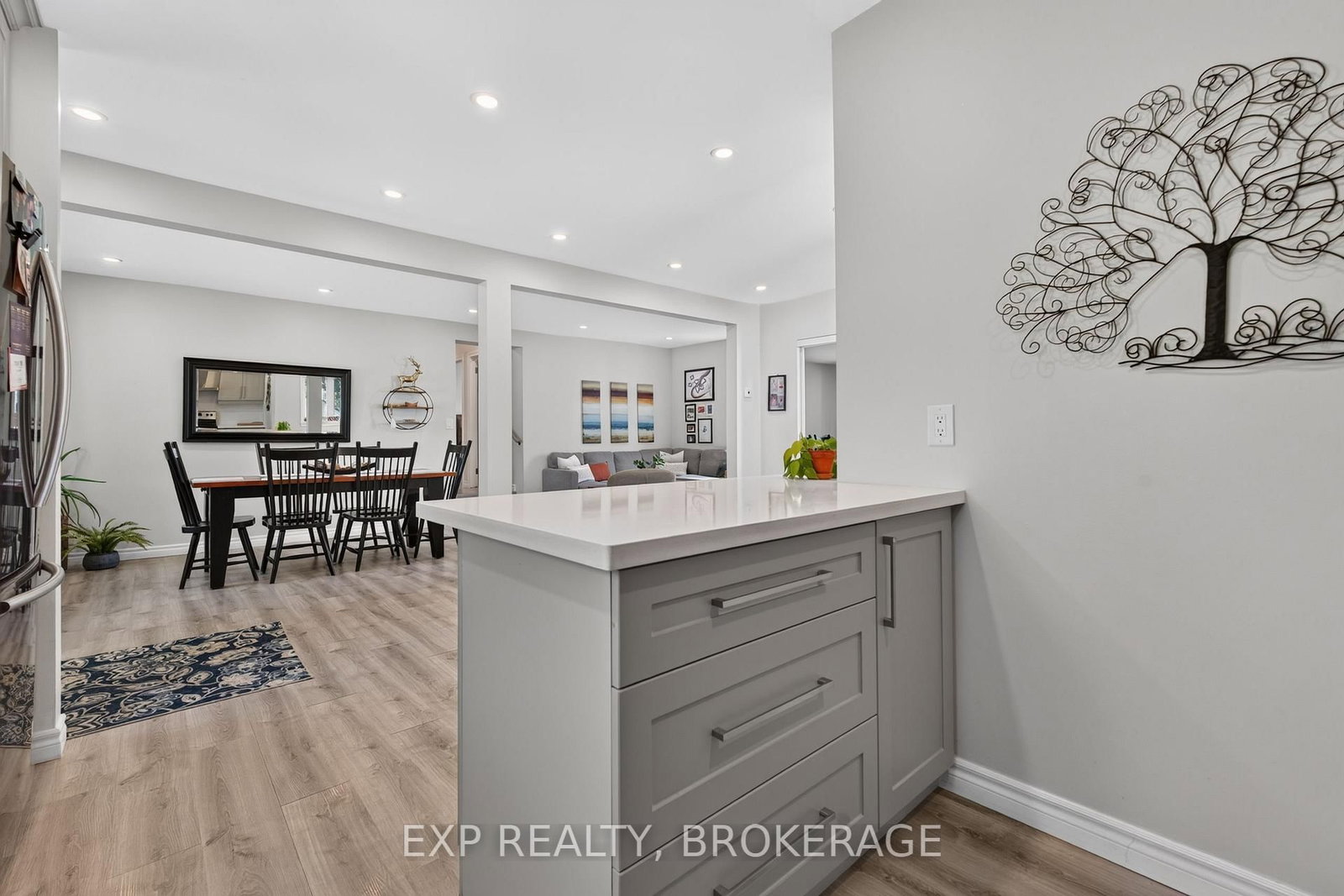 646 PORTSMOUTH Avenue • Kingston, ON photo 8