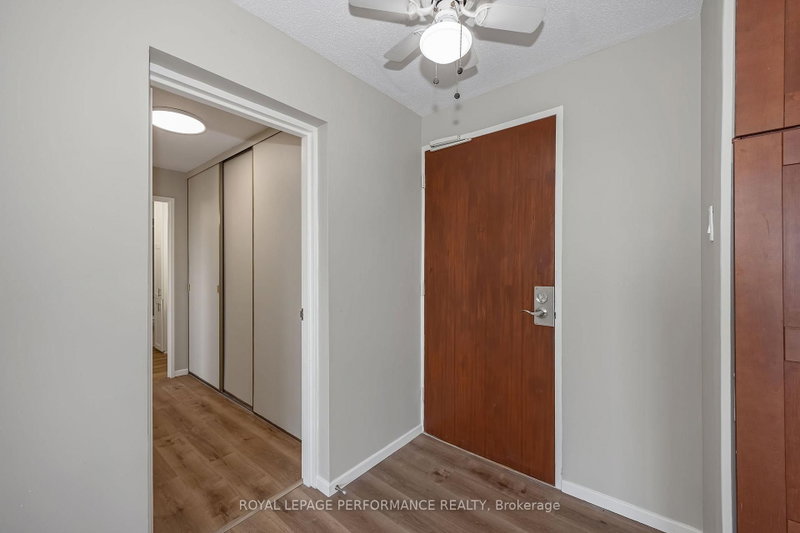 920 - 20 Chesterton Drive
