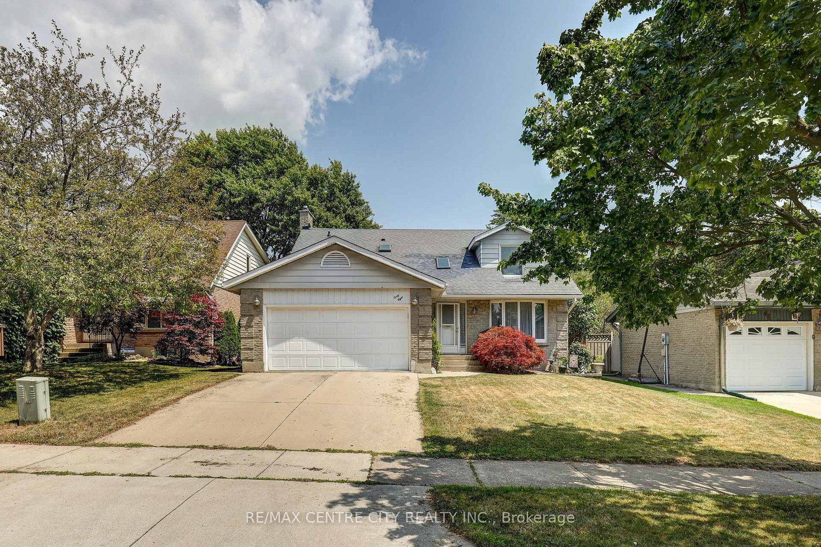 Detached House for sale at 48 Clarendon Crescent, London South, Ontario, N6C 5B8 - South P - MLS: X13657698