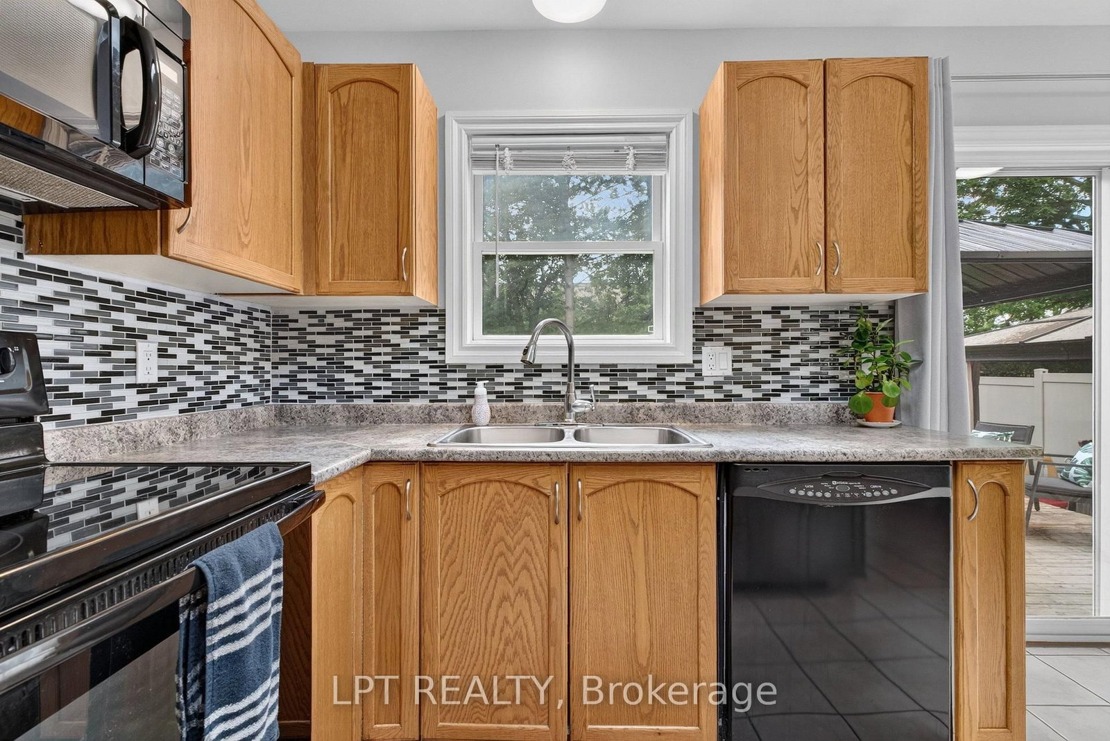 56 Victor Street • Stittsville, ON photo 12