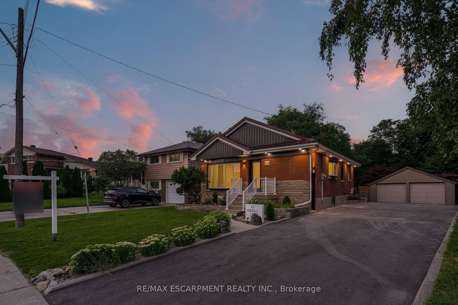 63 Hardale Crescent • Hamilton, ON photo 2